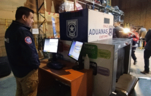 Aduanas dio a conocer scanner y binomio canino para reforzar labores de detección en la región
