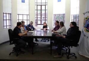 Municipio se reunió con comerciantes para retiro de toldos de exterior de locales