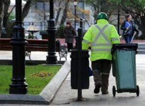 Municipalidad de Punta Arenas contrata servicio de Áreas Verdes para retiro de basura