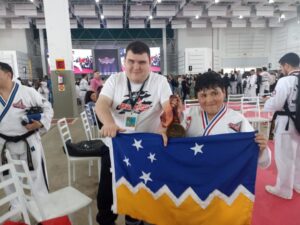 Magallánicos Julien y Javier Lobos, se destacaron en Panamericano de  Taekwondo en Brasil