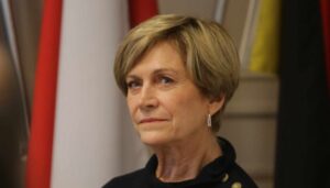 Cadem: “A favor” alcanza quinta semana al alza