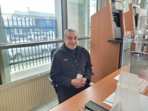 José Santana: el icónico guardia de seguridad que estuvo por 20 años en los Tribunales de Punta Arenas