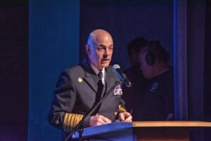 Almirante de la Armada dio a conocer a empresarios la importante labor que cumplen en Magallanes