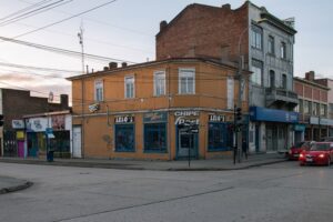 Adidas se querella contra local comercial de Punta Arenas