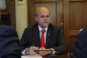 Diputado Matheson solicita aumentar presupuesto en turismo para Magallanes