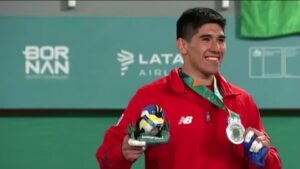 El judoca magallánico Jorge Pérez le entregó la presea 31 al Team Chile