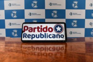 Republicanos intentarán reponer normas sobre contribuciones y migrantes irregulares