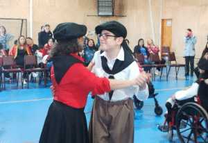 Destacada participación de estudiantes en su muestra folclórica en la escuela Paul Harris