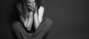 Dictan tratamiento psicológico para mujer acusada de amenazas en contexto de VIF