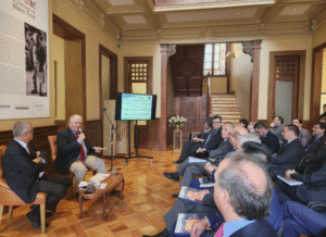 Senador Kusanovic expuso sobre obstáculos y oportunidades al crecimiento regional