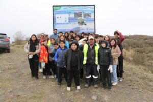 Erradicando Microbasurales: La Municipalidad de Puerto Natales plantó especies nativas en San Sebastián