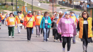 Masiva participación de adultos mayores en corrida familiar