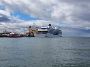 Crucero noruego dio el vamos a la temporada de recaladas en Magallanes
