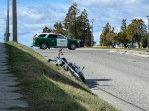 Colisión entre dos motos dejó daños y dos lesionados