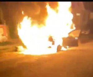 Pérdida total en vehículo incendiado la madrugada de ayer en Punta Arenas