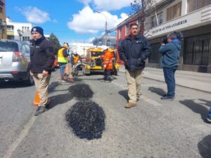 Alcalde Radonich supervisa nuevos trabajos de bacheo en Punta Arenas
