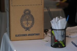 ¿Qué está prohibido durante la veda electoral en Argentina?