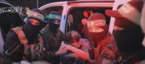 Hamás liberó a segundo grupo de rehenes: 13 israelíes y 4 extranjeros