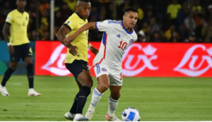 Chile no levanta cabeza y cayó por la mínima anoche frente a Ecuador