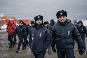 Presidente Boric llegó ayer a la Antártica