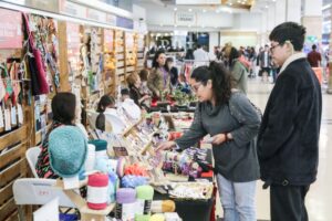 La mitad de los emprendimientos liderados por mujeres en Chile son informales