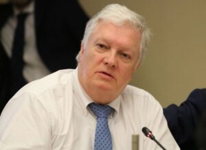 Parlamentario cuestiona programa de electromovilidad aprobado por CORE