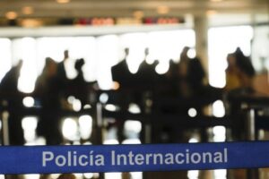 PDI Punta Arenas materializó la expulsión de una ciudadana extranjera