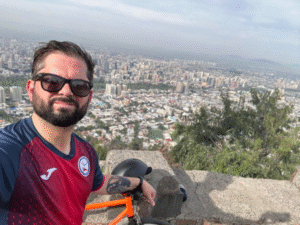 Presidente Boric subió en bicicleta el cerro San Cristóbal: “Para ponerme en modo Parapanamericanos”