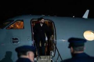 Presidente Boric llegaría hoy a Magallanes para viajar a la Antártica