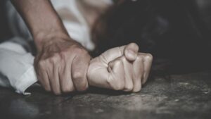 A la cárcel sujeto que abusó sexualmente y violó reiteradamente a la hija de su conviviente