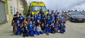 Más de 20 escolares vivieron entretenida mañana de visita en el hospital de Natales