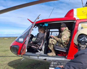 Helicóptero se incorporó al combate de vasto incendio en Tierra del Fuego