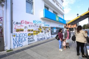 Senador Kusanovic presentó proyecto de ley para castigar rayados con cárcel