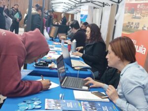 Con cientos de personas solicitando empleo, se desarrolló la II Feria Laboral Municipal