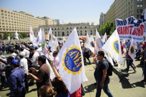 Se abre un nuevo flanco para el Mineduc: funcionarios anuncian paro nacional