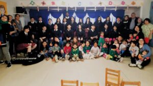 Estudiantes de la Escuela Patagonia cantaron villancicos a párvulos