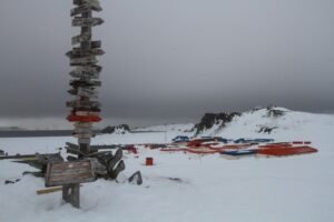 Hitos e historias en el Territorio Antártico Chileno