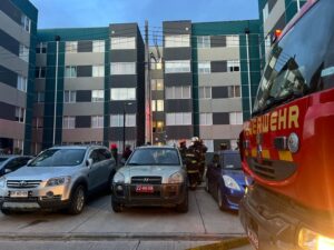 Bengala provocó principio de incendio en edificio de condominio Valle Austral