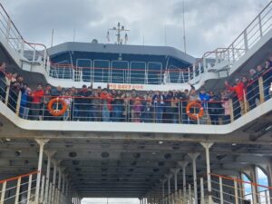 Estudiantes navegaron por la bahía de Punta Arenas de la mano de Rotary Club