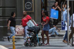 INE informa aumento de la población extranjera ocupada en Chile