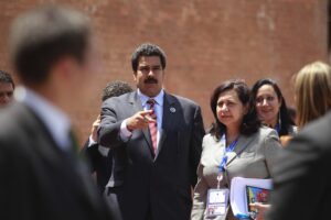Maduro ordena crear un estado venezolano en una región controlada por Guyana