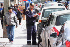 Millonaria deuda obliga a municipio a finalizar contrato con empresa de estacionamientos