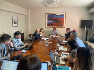 Alcaldes se reunieron con ministro Cataldo para forjar inicio del SLEP