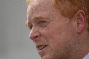 Edwards confirma renuncia a Republicanos junto a grupo de exmilitantes