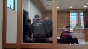 Conflicto por una caja de vino finalizó con dos personas enviadas a la cárcel