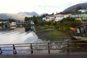 Marea Roja tiene en difícil situación a Puerto Edén