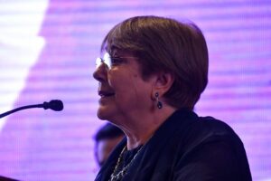 Karla Rubilar carga contra Michelle Bachelet por video y aboga por el “A Favor”