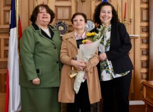 Entregan reconocimiento a funcionarios de tribunales por cumplir 40 años de trayectoria