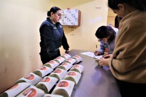 Mujeres privadas de libertad contarán con copas menstruales y tollas higiénicas