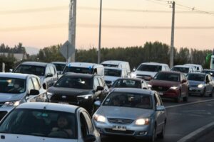 Uber arremete contra ley que regula aplicaciones de viajes y busca recolectar firmas